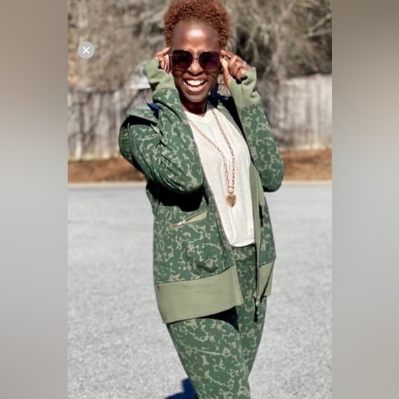 NWT | CAbi 6030 Camo  Marathon Jacket - Picture 4 of 4